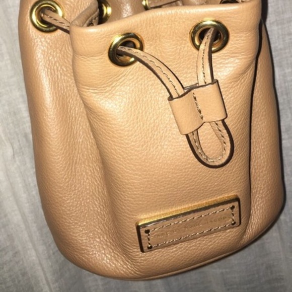 Marc Jacobs mini bucket crossbody - Picture 2 of 4